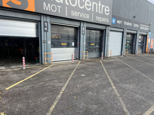 sq8-commercial-bollards