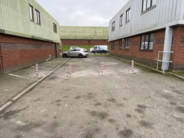 sq8-commercial-bollards