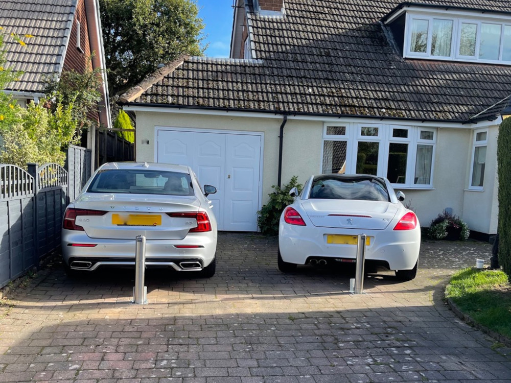 S14 Telescopic Bollards (Lift Assist)